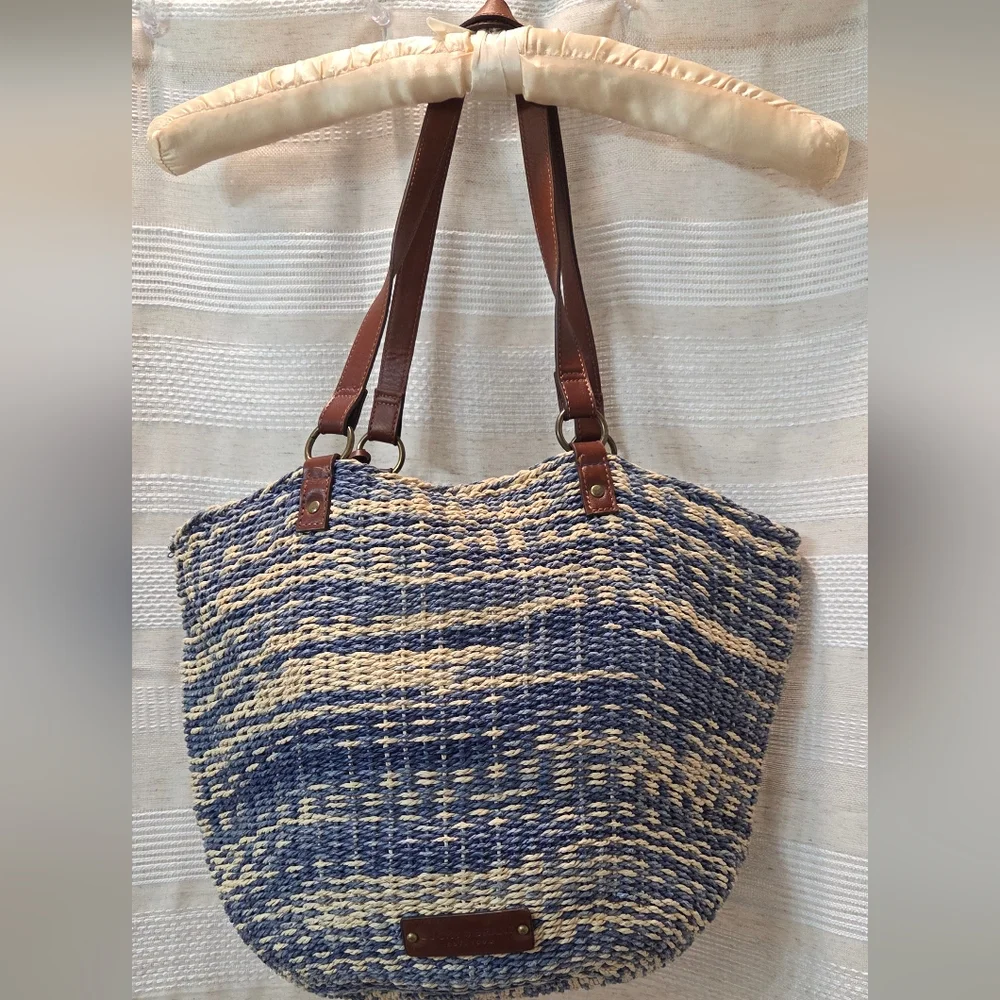 Lucky Brand Woven Straw Shoulder Bag with charm Magnetic closure Tote - Picture 4 of 9